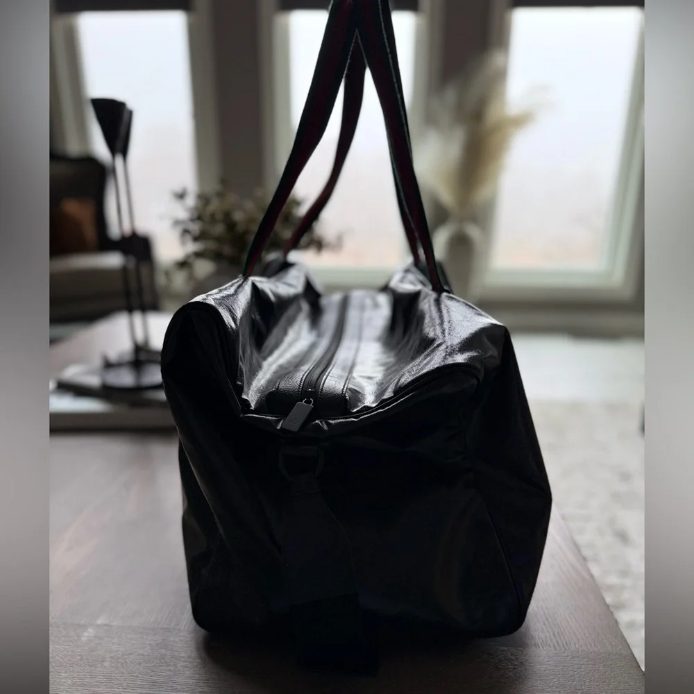 Gucci Black Duffel Bag with Red and Green Accents - Picture 4 of 5